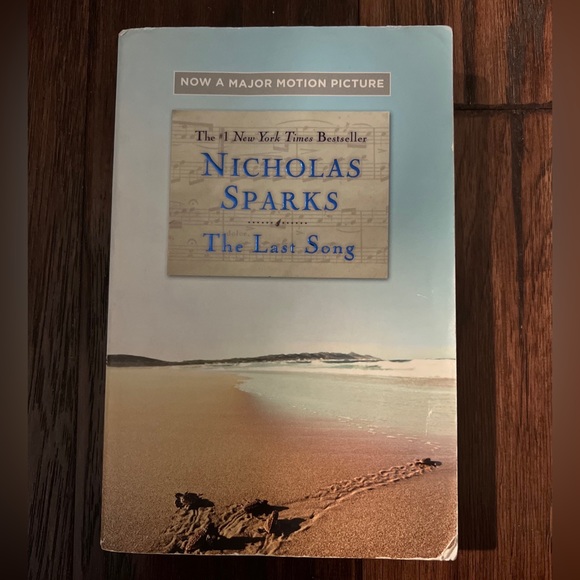 The Last Song book - Picture 1 of 3